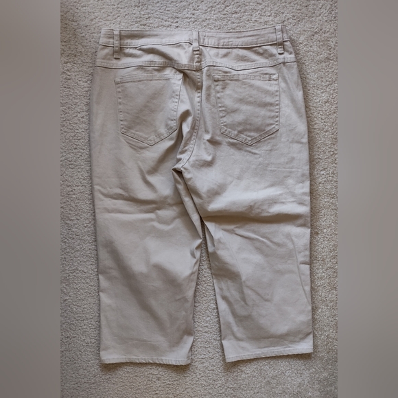 Adult/Teen Riders by Lee 14M Khaki Capris - Picture 6 of 6